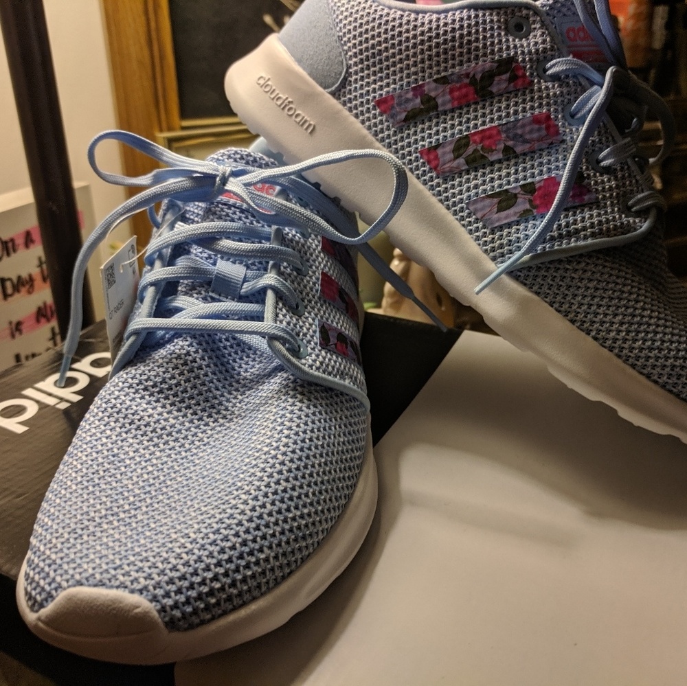 Stylish Adidas QT Racer sneakers!